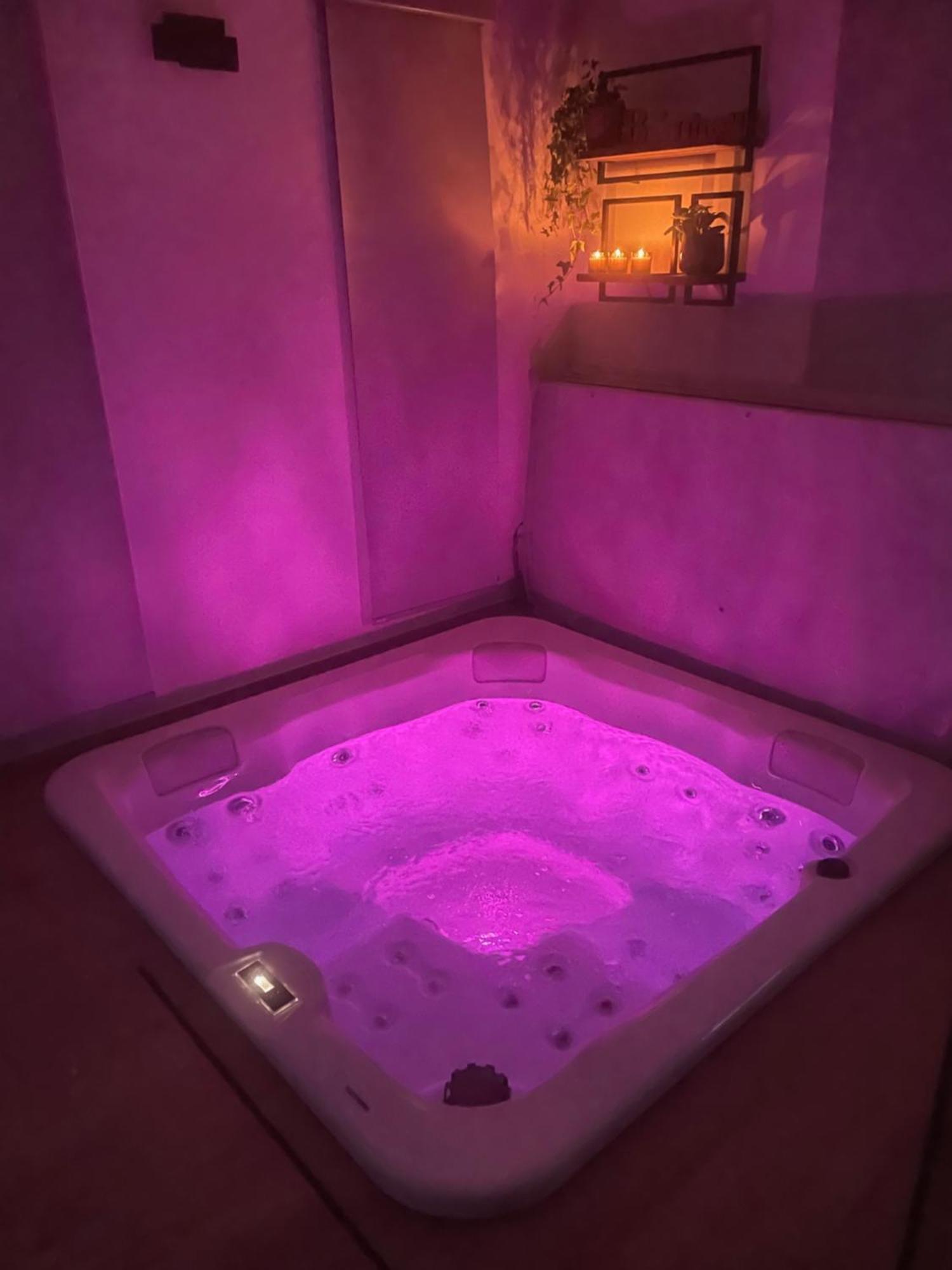 Logement Avec Jacuzzi Joucas Buitenkant foto